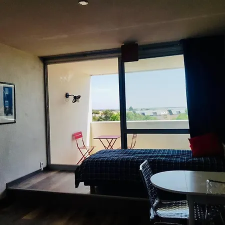 Studio C Avec Parking Et Terrasse Apartment