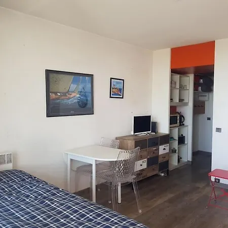 Studio C Avec Parking Et Terrasse *