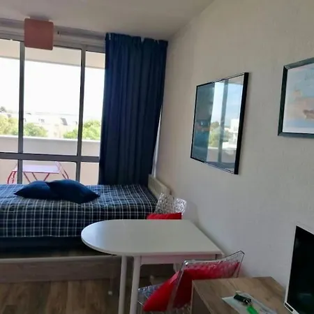Studio C Avec Parking Et Terrasse Apartment
