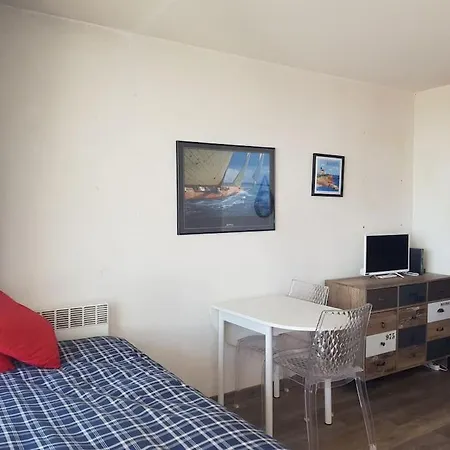 Studio C Avec Parking Et Terrasse Apartment *